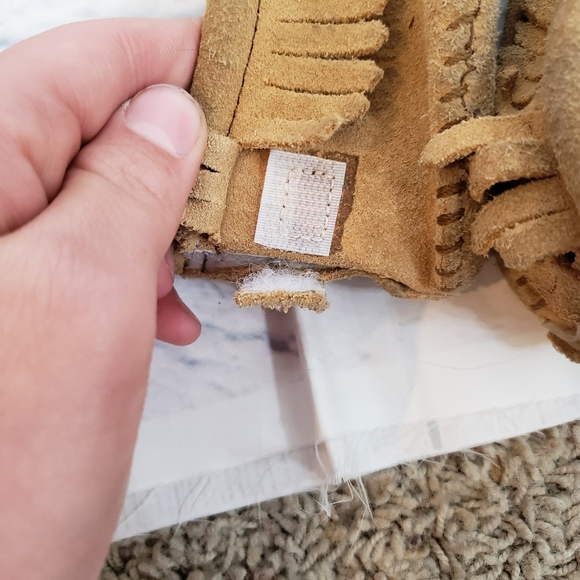 Minnetonka size 4 - Picture 4 of 6